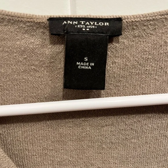 Ann Taylor Cowl Neck Long Sleeve Size S - Picture 3 of 3